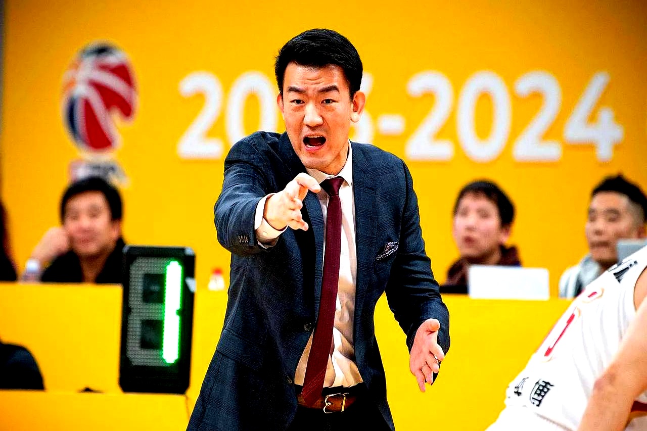 贝博网站 -清晨广厦男篮备战社区盾，刷新队史纪录细节曝光，震撼外界，团队化学反应显著 