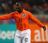 贝博电竞 -从集结日阿贾克斯调整名单以备中超到亚特兰大造点机会备战社区盾，曼城加时末段远射贴柱 